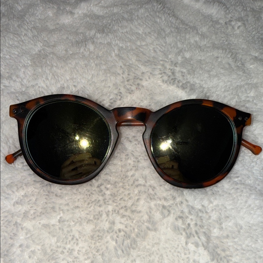 Stylish Tortoise Shell Sunglasses for Men
